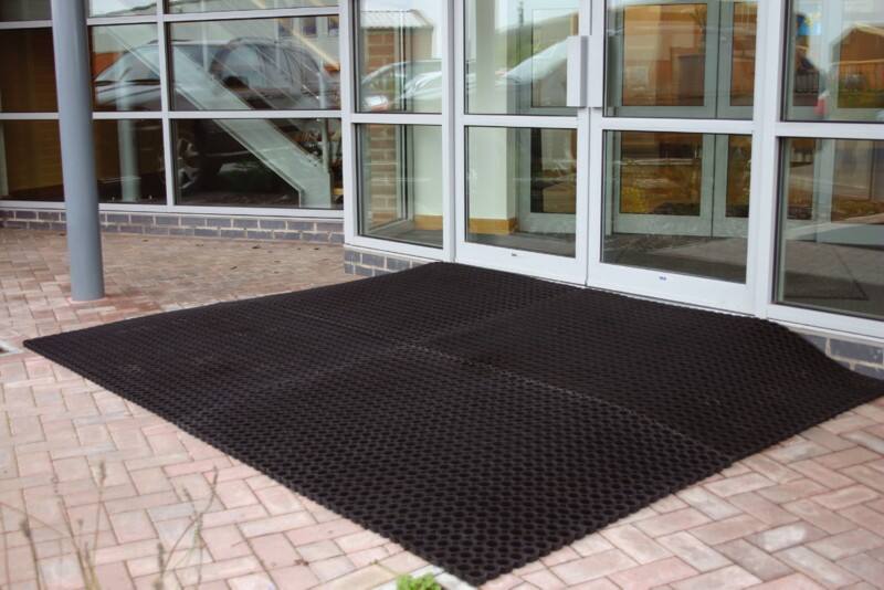 GPC Octagonal Surface Mat 1000 x 1500 mm Black